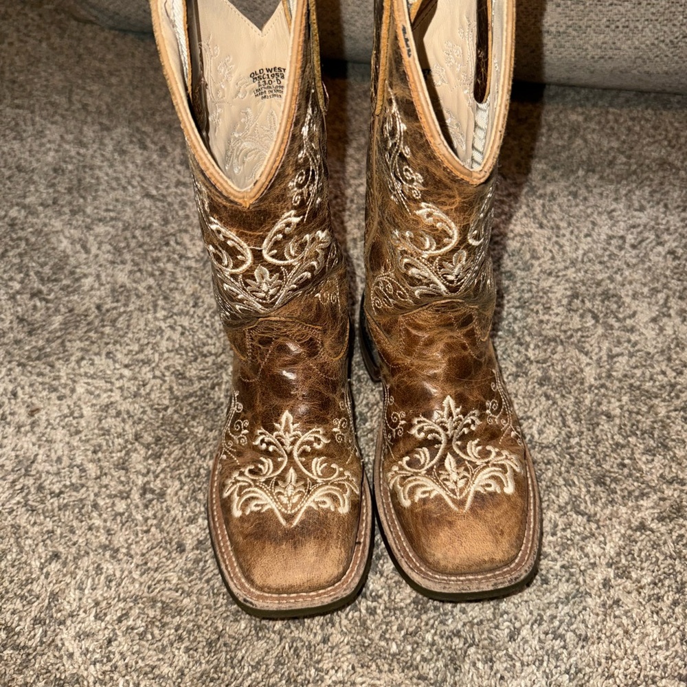 Brown Embroidered Western Cowgirl/boy Boots